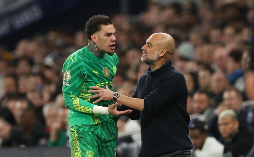 Lesão no olho tira Ederson de último jogo do City no Inglês e da final da Copa da Inglaterra
