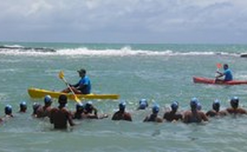 Projeto promove travessia a nado na Barra de São Miguel