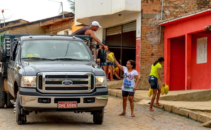 Prefeitura de Limoeiro de Anadia distribui 16 toneladas de peixe para a Semana Santa