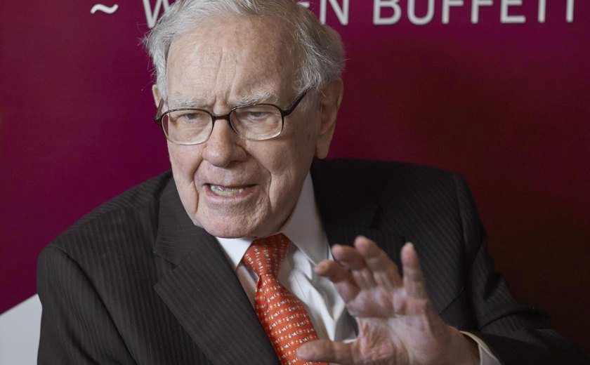 Bilionário Warren Buffett chama a introdução de tarifas dos EUA de 'ato de guerra'