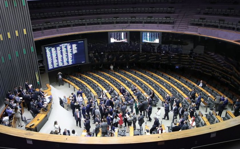 Deputados aprovam urgência para projeto que invalida delação premiada de réu preso; acompanhe
