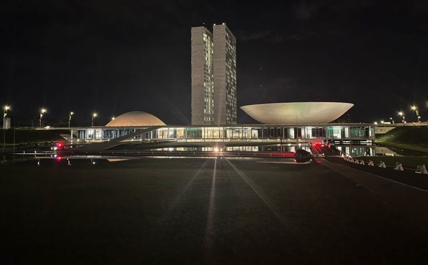 Congresso se ilumina de marrom como parte da campanha de prevenção à cegueira