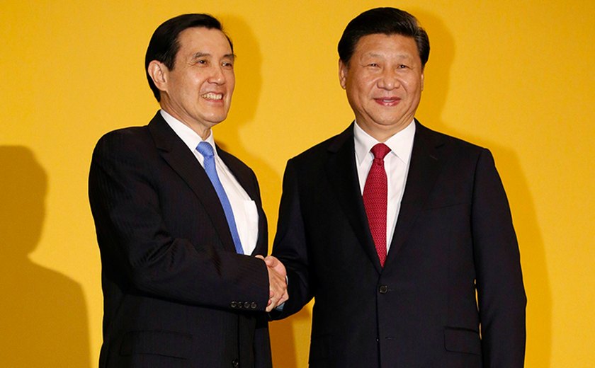 Aperto de mão marca reunião histórica entre presidentes da China e de Taiwan