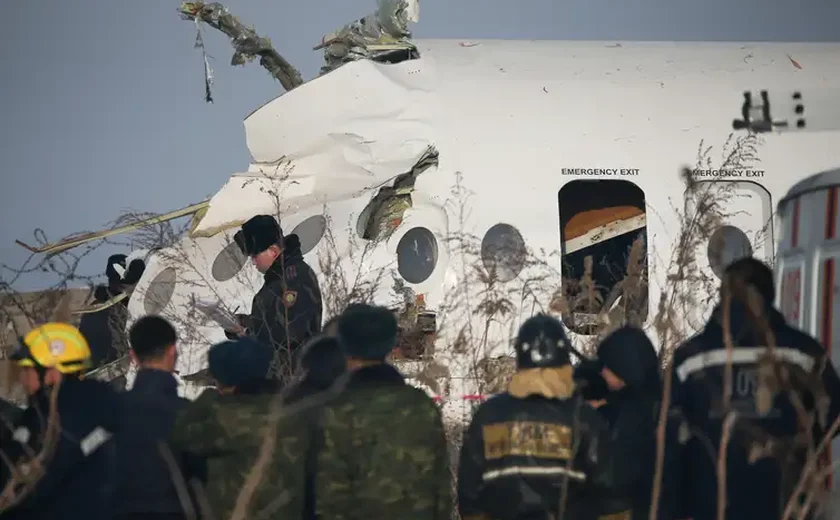 Ao menos 38 pessoas morreram em acidente com avião no Cazaquistão
