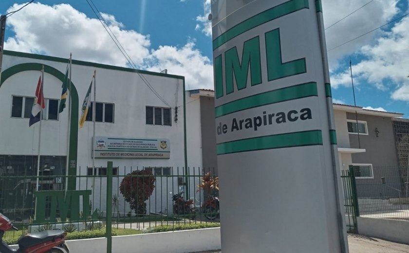 Homem morre baleado após carro colidir com poste na AL-115, em Arapiraca