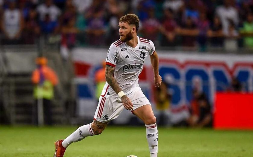 Léo Pereira sofre entorse no joelho e desfalca o Flamengo contra o Corinthians