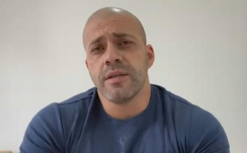 Cercado, deputado bolsonarista Daniel Silveira tentou pular o muro da casa
