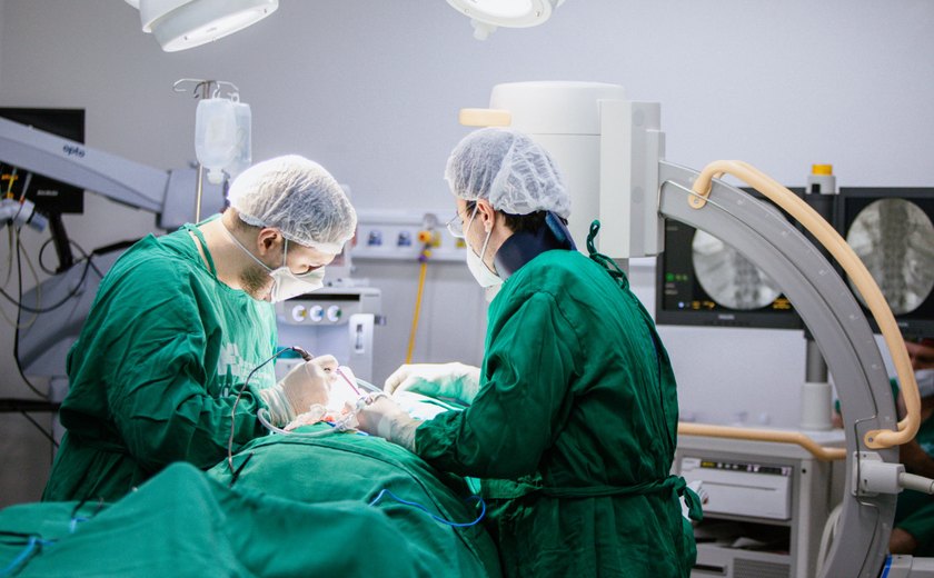 Hospital Metropolitano de Alagoas realiza primeira cirurgia de descompressão medular da Rede Pública
