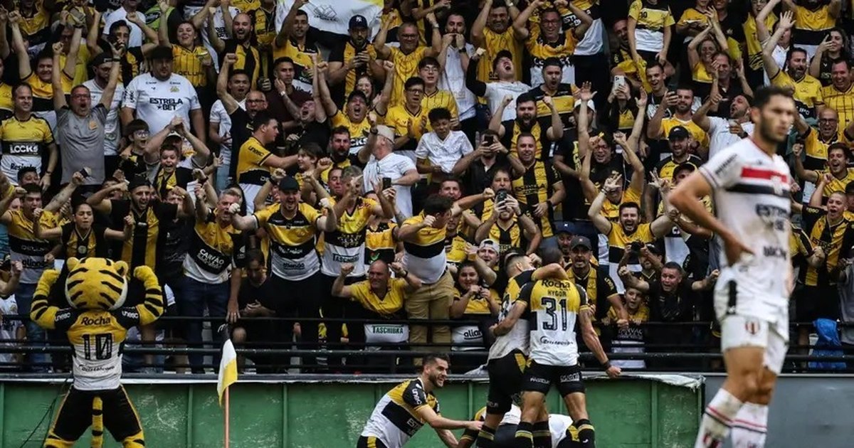 Criciúma vence o Botafogo-SP por 3 a 0 e volta à elite do