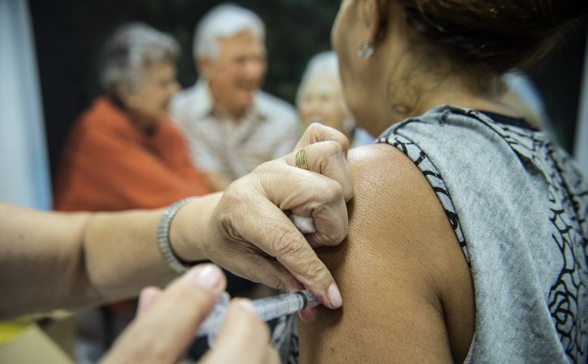 Idosos 80+ já podem se vacinar contra covid-19 na capital fluminense