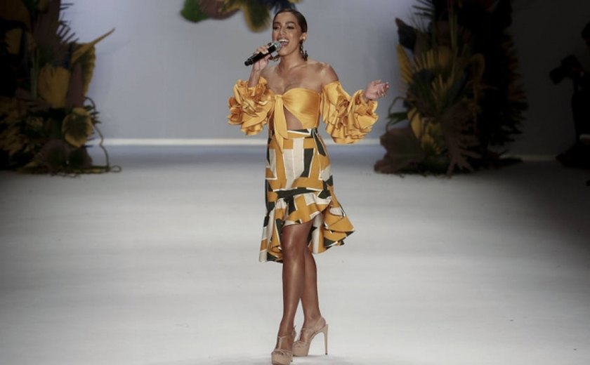 Anitta e Brasil exportação embalam desfile da Água de Coco