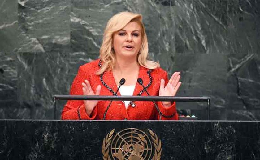 Presidenta da Croácia defende barreiras para impedir entrada de refugiados