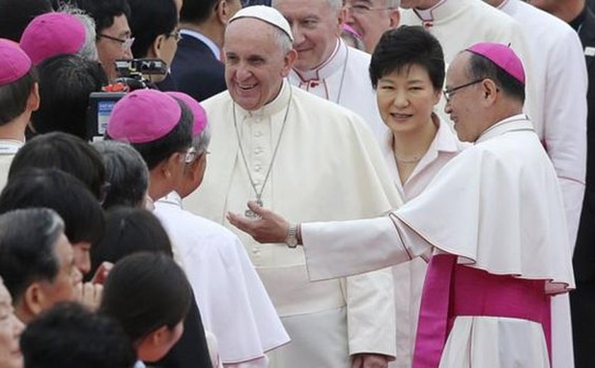 Papa reúne-se com líderes religiosos em Seul