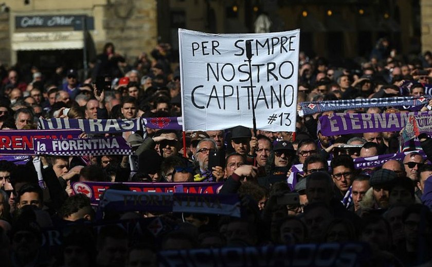 Um dia após funeral com fãs e homenagens, Astori é enterrado em Bérgamo