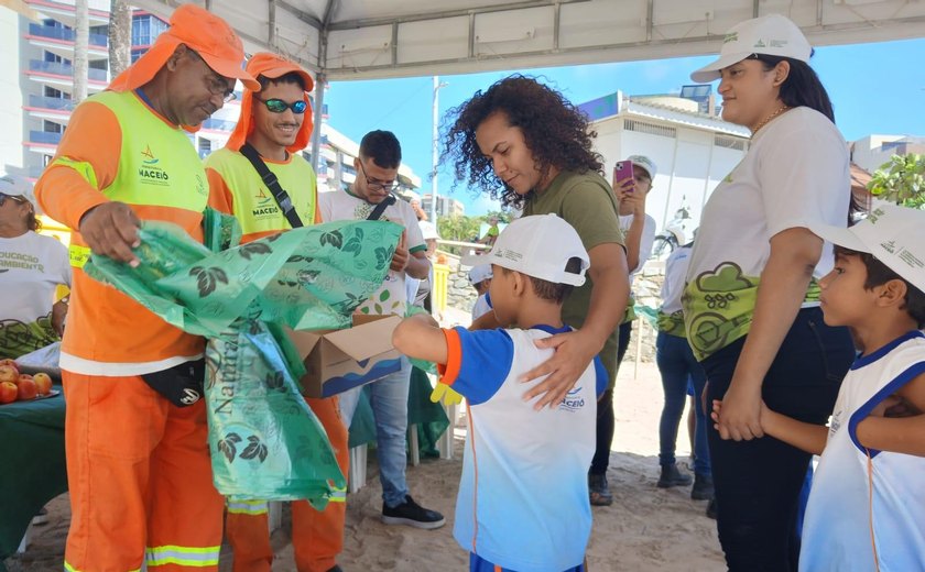 Segundo dia da Semana do Meio Ambiente conta com mutirão de limpeza na orla de Ponta Verde