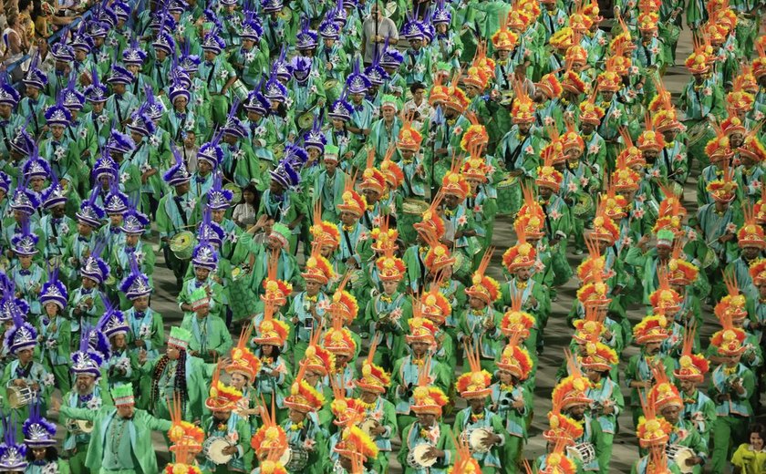 Comércio espera receita de R$ 12 bilhões no turismo durante o carnaval