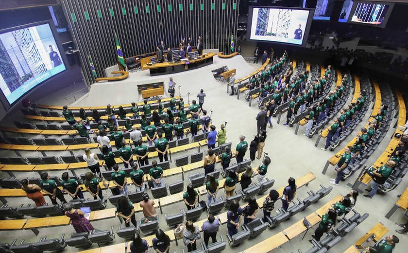 Reforma Tributária: deputados preveem incluir armas no imposto do pecado, e cesta básica ainda é impasse