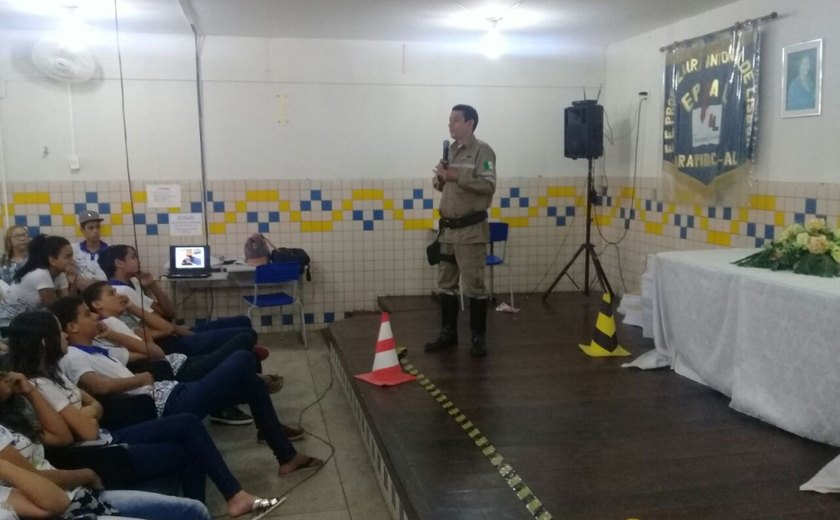 Prefeitura de Arapiraca realiza palestra educativa sobre prevenção de acidentes no trânsito