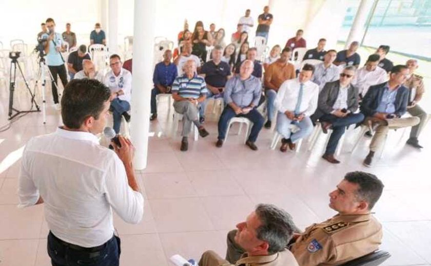 Na Assomal, Rui Palmeira detalha propostas para segurança pública de Alagoas