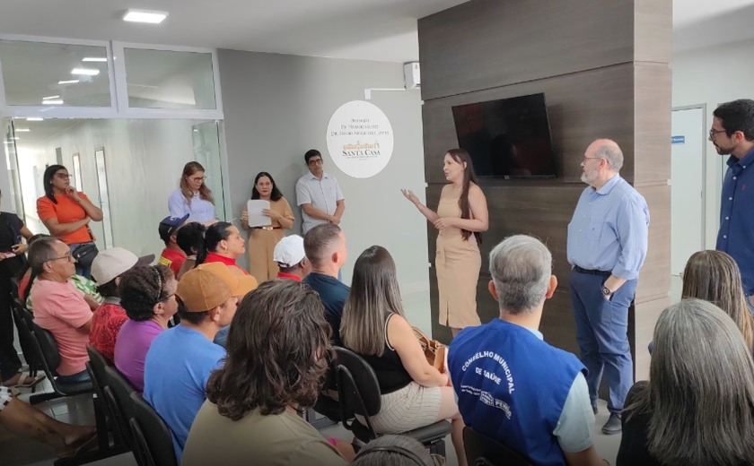 Pacientes visitam Centro de Hemodiálise de Penedo e conhecem equipe responsável pelo serviço