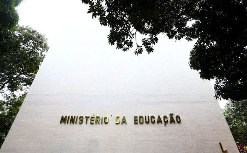 MEC suspende criação de cursos a distância até 2025 e fixa prazo para criar novas regras; veja