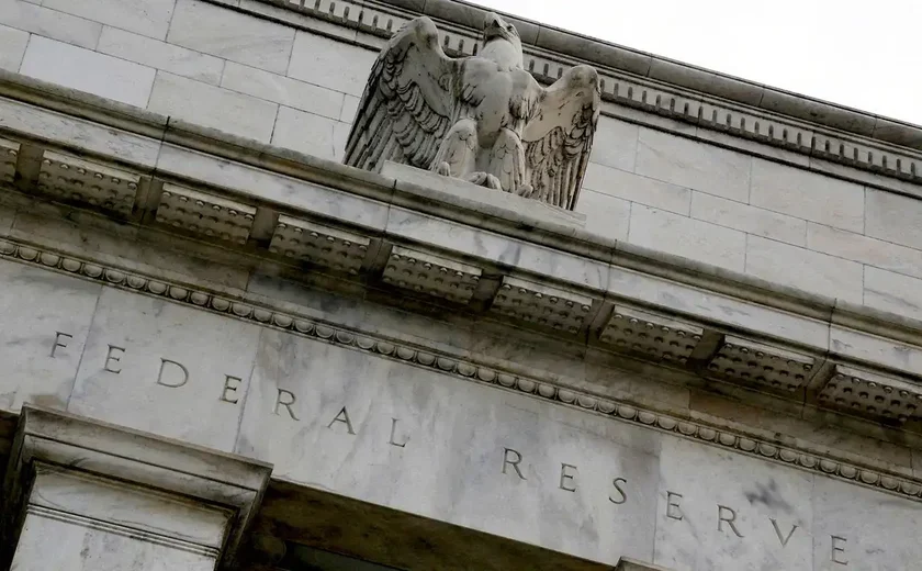 Dirigente do Fed espera que inflação nos EUA volte à meta de 2%, mas alerta para riscos de alta