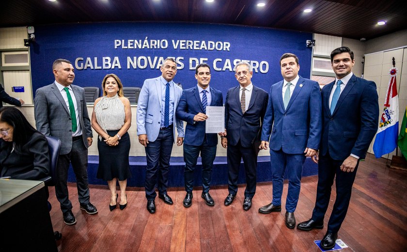 Prefeitura de Maceió entrega mensagem do Executivo à Câmara em primeira sessão do ano
