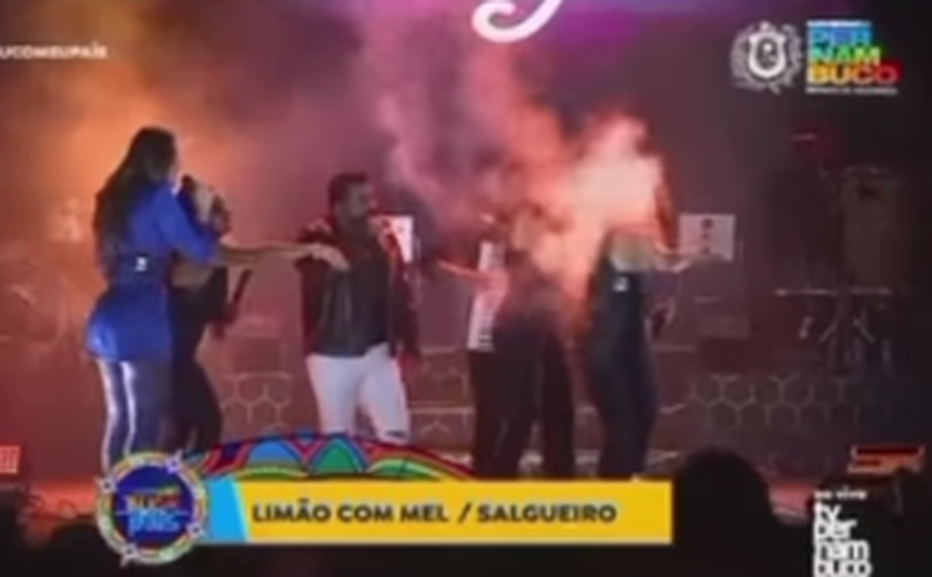 Backing vocal da banda Limão com Mel tem cabelo incendiado por jato de fogo durante show em Pernambuco
