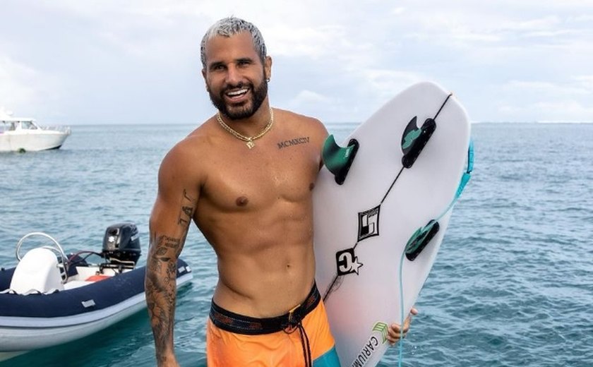Italo Ferreira se beneficia de quedas de Medina e Dora e vai ao Finals do surfe; Tatiana avança