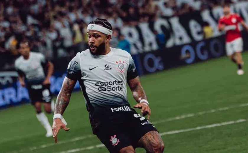 Memphis Depay sofre lesão e pode desfalcar o Corinthians em decisão na Sul-Americana