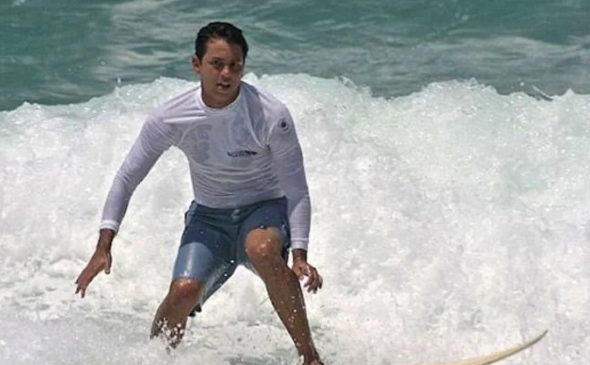 Dramaturgo, cineasta e surfista: quem é o italiano Marco Calvani, marido de Marco Pigossi