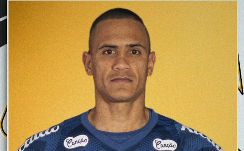 Santos anuncia a contratação do goleiro Renan até o final da temporada