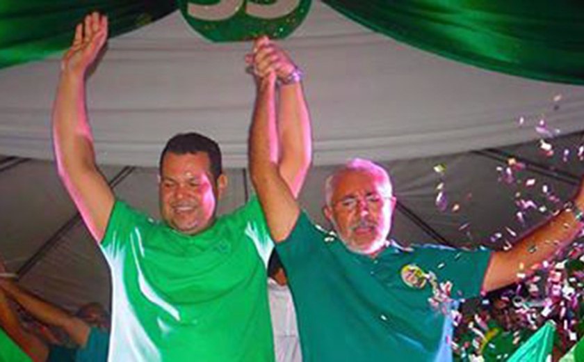 Padre Eraldo é eleito prefeito de Delmiro Gouveia