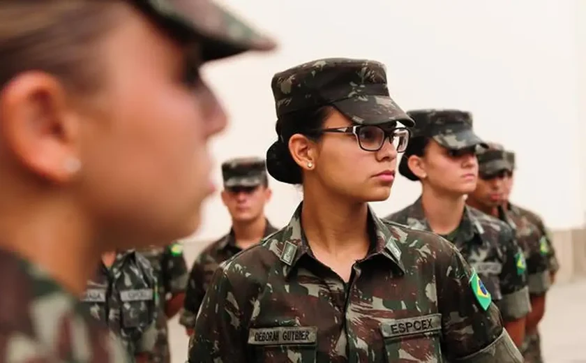Mulheres poderão se alistar no serviço militar a partir de 2025