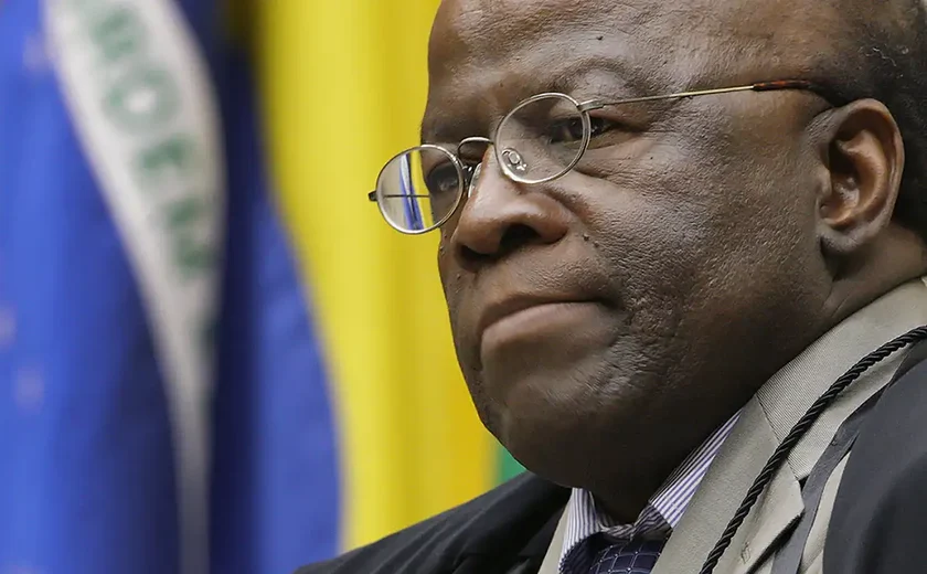 Joaquim Barbosa diz que Lula é 'omisso' e 'conservador à la carte' e que País está 'acéfalo'