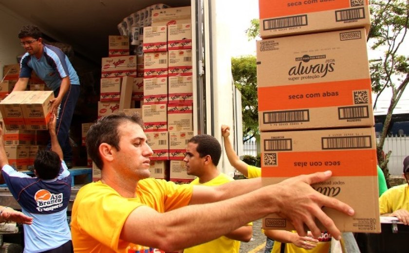 Força-tarefa leva 4,6 toneladas de donativos para nove municípios de Alagoas