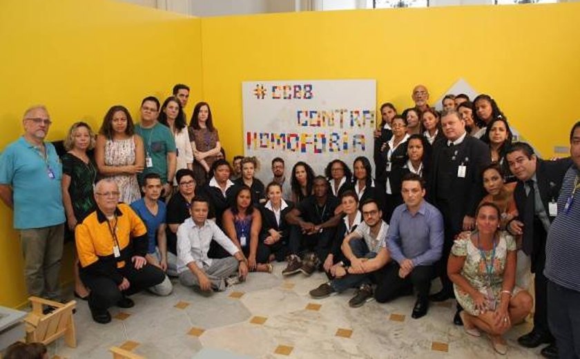 Casal de lésbicas denuncia homofobia no CCBB Rio; instituição afasta funcionária