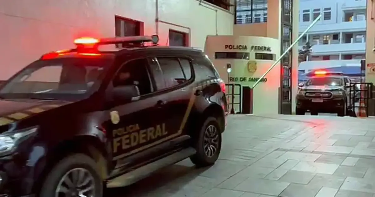 Receita E Pf Apreendem Tonelada De Coca Na Em Carga De Sucata No