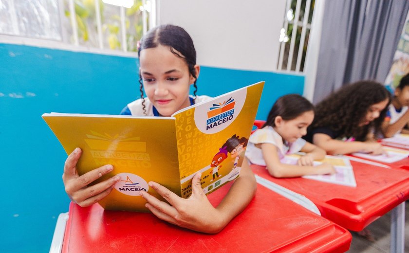 Caderno de Fluência incentiva leitura em escolas municipais