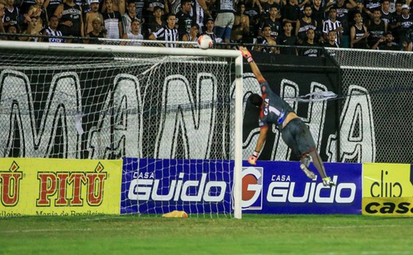 Leandro Kível faz gol improvável, e líder ASA derrota o CRB no clássico