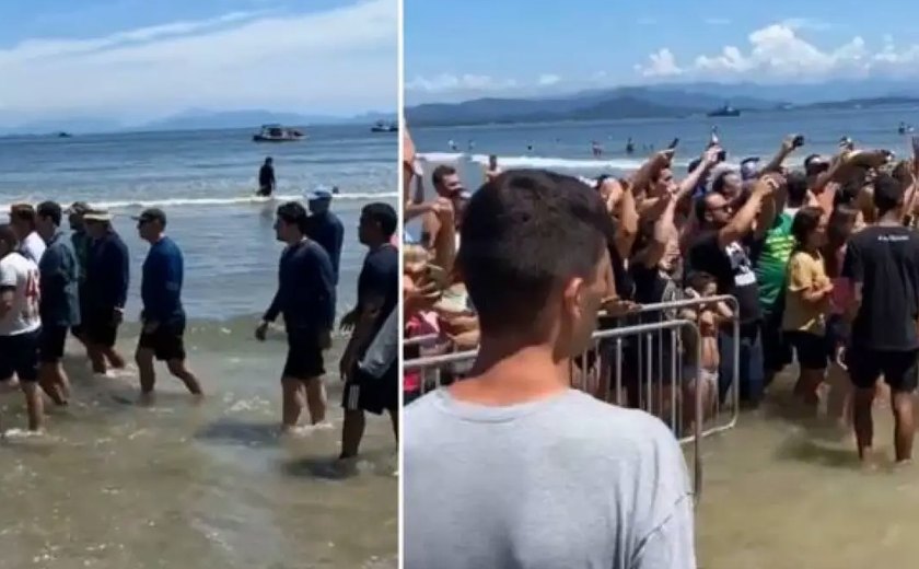 Eduardo Bolsonaro aproveita aglomeração na praia, provoca Lula e cobra apoio