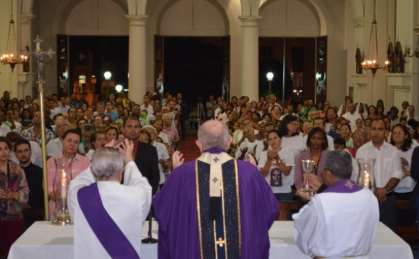 Missas e procissões celebram a Semana Santa em Maceió
