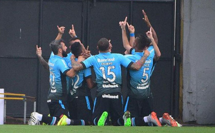 Grêmio vence e afunda Santos na Vila Belmiro
