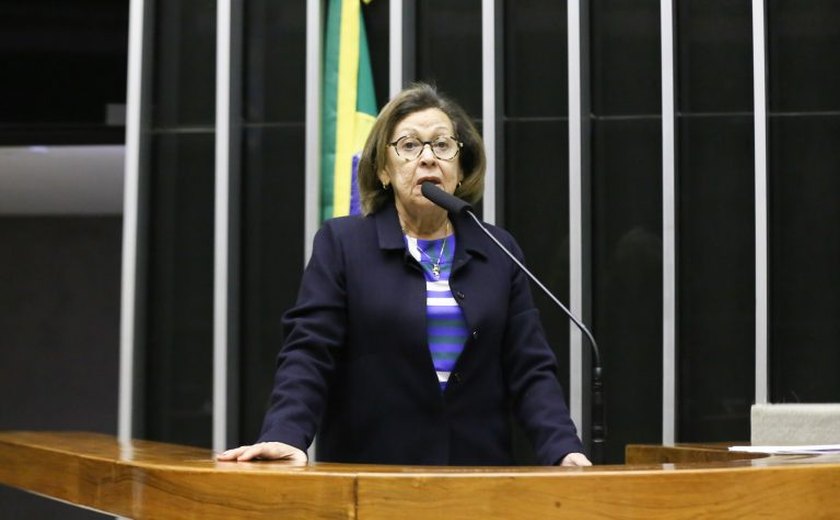 Comissão aprova direito a licença remunerada para professor da rede pública pública fazer pós-graduação