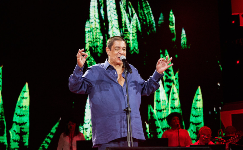 Zeca Pagodinho leva padre para abençoar bar que leva seu nome: ‘Uma cervejinha não é pecado’, diz religioso