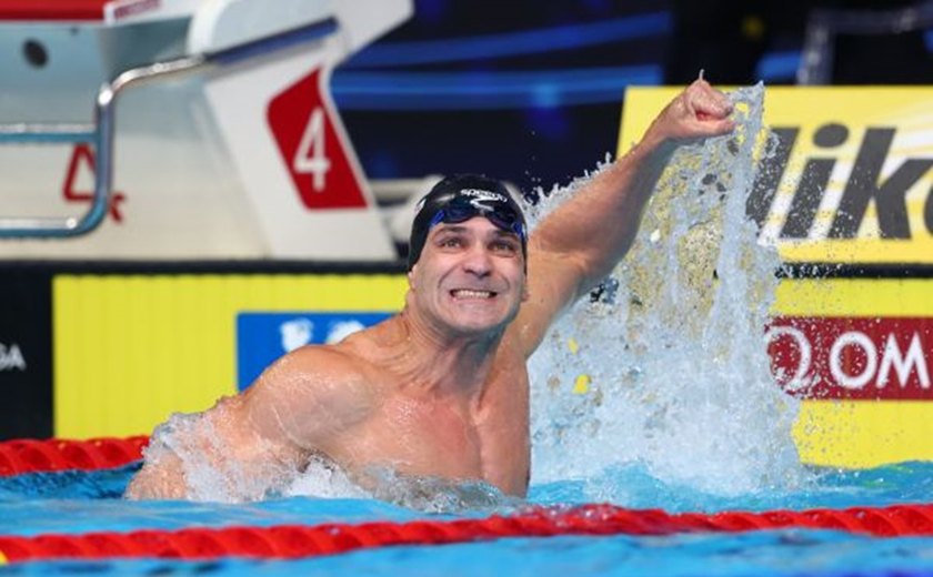 Aos 41 anos, Nicholas Santos faz história e é tri no Mundial de Piscina Curta