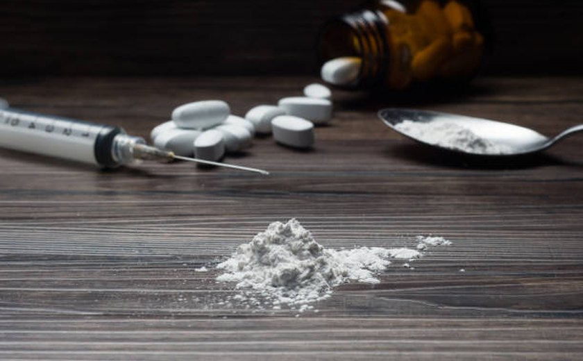 Nos EUA, vans para dependentes de opioides são usadas para evitar mortes por overdose