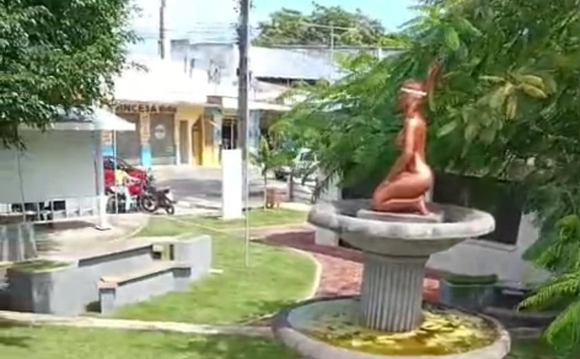 Fonte da Índia, na Praça do Açude, funcionou apenas uma semana após inauguração e vira foco de doenças, denunciam comerciantes