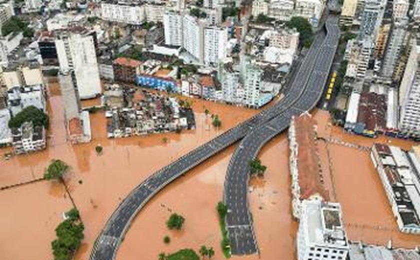 Socorristas enfrentam dificuldade para acessar áreas afetadas pelas inundações no Afeganistão