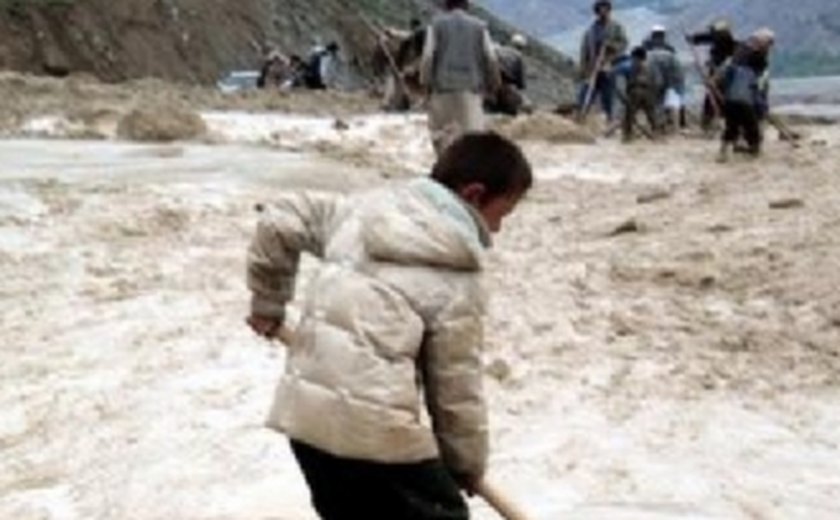 Deslizamento de terra deixa pelo menos 350 mortos no Afeganistão